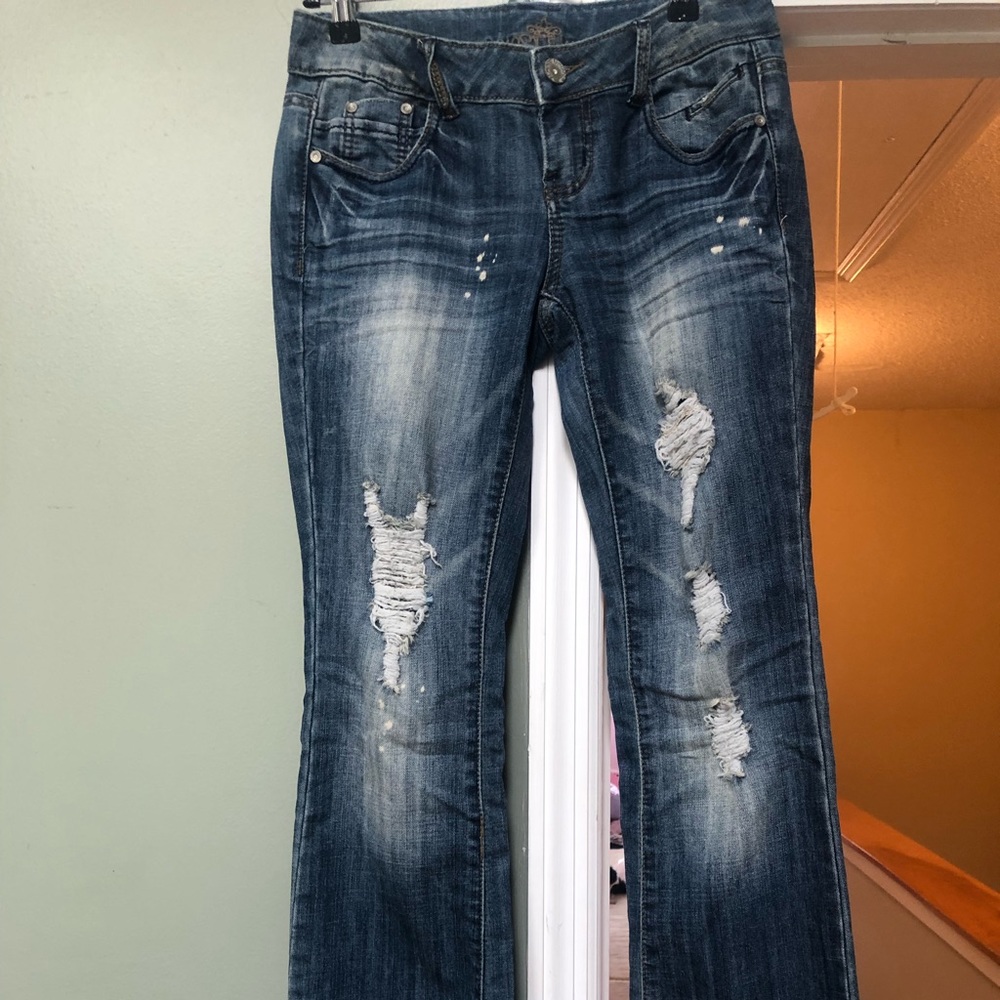 Women’s straight leg vintage ripped jeans